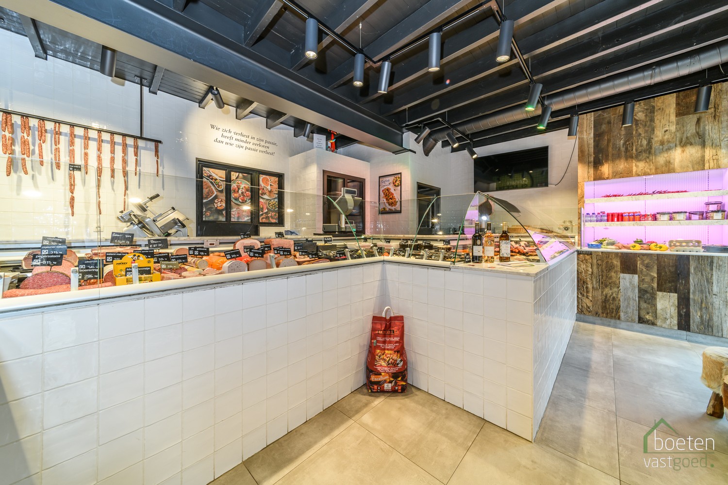 ALVERINGEM: instapklare beenhouwerij met woonst (4 slpks), ruim zonneterras/tuintje en garage in het hart van Alveringem. - foto 5