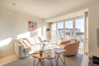 Prachtig appartement, zeer centraal gelegen in het Zoute op enkele stappen van enerzijds het Driehoeksplein en anderzijds het Albertplein...