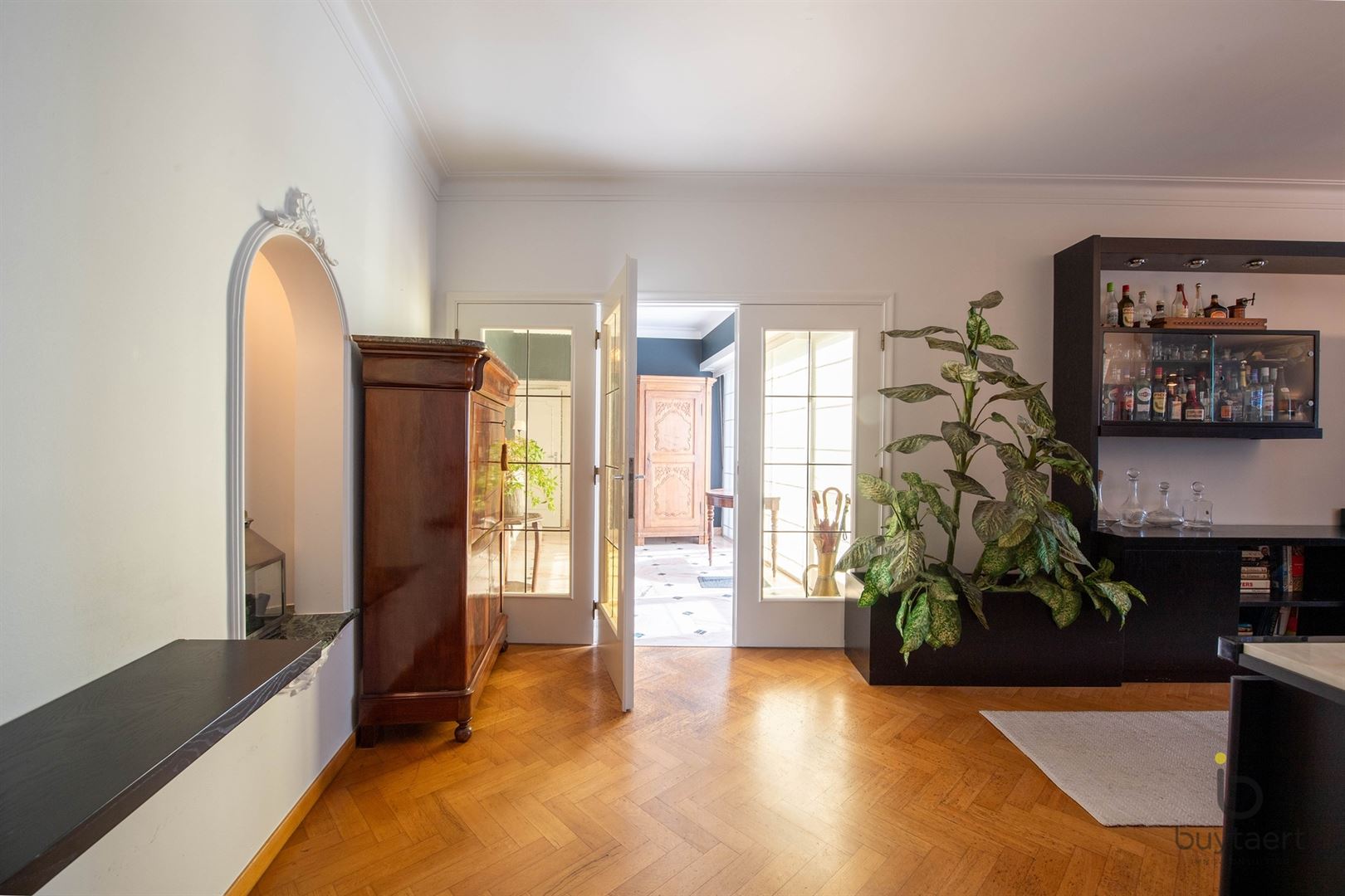 LICHTRIJK WONEN OP DE GRENS VAN SCHILDE EN ZOERSEL: OP TE FRISSEN SPLIT-LEVEL WONING MET TUIN EN ZWEMBAD. - foto 5