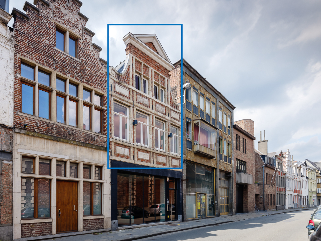 Bijzonder duplexappartement (240 m²) met vier slaapkamers, telkens met eigen sanitair en buitenruimte, gelegen in een kleinschalige residentie nabij het Zuid. - photo 1