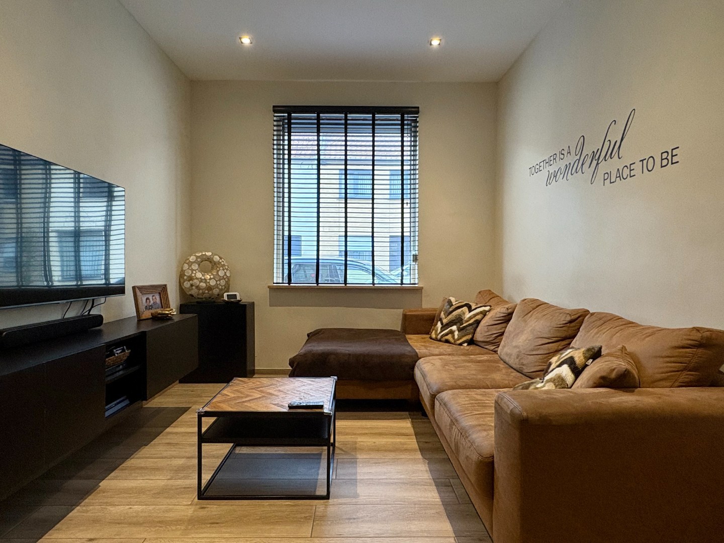 Starterswoning te koop in Roeselare met 2-3 slaapkamers en een ruime vernieuwde leefruimte. - foto 4