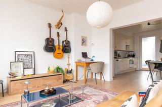 <p><span>2600 BERCHEM | CHARACTERFUL READY TO MOVE IN APARTMENT WITH 2 BEDROOMS AND 1 TERRACE IN OLD BERCHEM |</span></p><p><span> </span></p><p><span>You enter the building, with the style characteristics of Art Deco, via the stairs to the fourth floor where you can find this hip apartment.</span></p><p><span> </span></p><p><span>Layout as follows: entrance hall with dressing - bathroom with walk-in shower, toilet and sink - bright living room with access to the front terrace - closed, installed kitchen - storage room with washer and dryer connections - master bedroom (25m²) - bedroom (16m²) - rear terrace (9m²) - bathroom with bathtub, sink and toilet - shower room with sink. Cellar (10m²).</span></p><p><span> </span></p><p><span>Discover this handsome apartment in the heart of Berchem, a true oasis of tranquility and comfort. With a generous living area of 144m², this property offers plenty of space to live and enjoy to your heart's content.</span></p><p><span>Located in a pleasant neighborhood, this apartment has excellent accessibility by public transportation and numerous nearby amenities such as stores, restaurants and parks.</span></p><p><span>The common costs are about 122 euros per month (for syndic, block policy, minuterie, maintenance, elevator, garden, ...).</span></p><p><span> </span></p><p><span>Additional assets:</span></p><p><span>* rear electric shutters</span></p><p><span>* awning</span></p><p><span>* security door </span></p><p><span>* very energy efficient (EPC B)</span></p><p><span>* asbestos safe</span></p><p><span> </span></p><p><span> </span></p><p><span> </span></p><p><span>Style features of Art Deco</span></p>