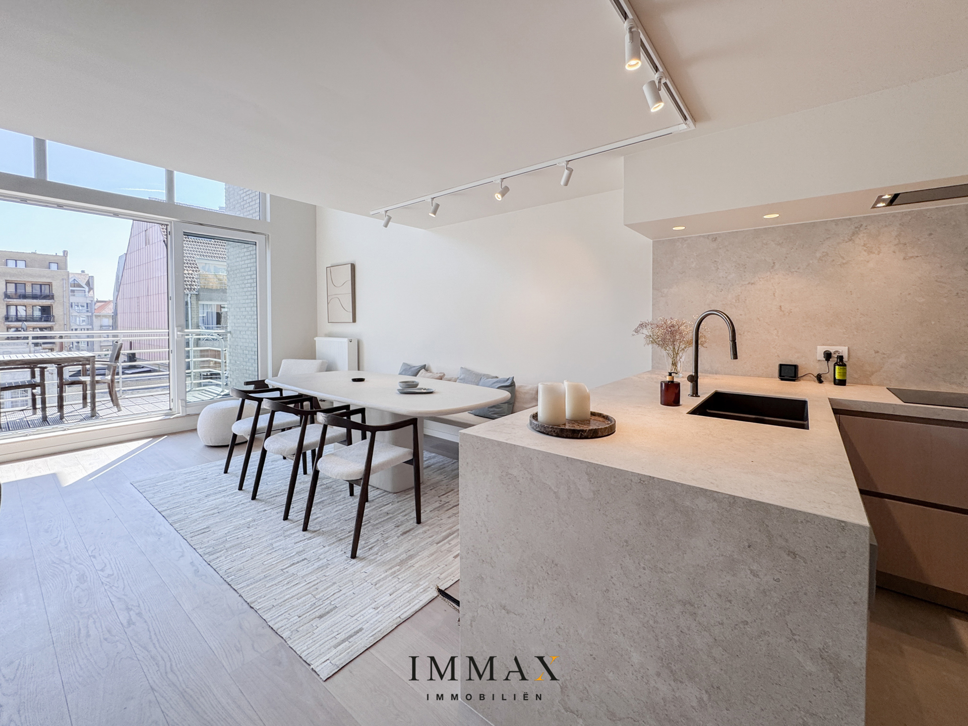 Fenomenaal gerenoveerd mezzanine-appartement met 4 SLK en ruim terras dichtbij de zee - foto 4