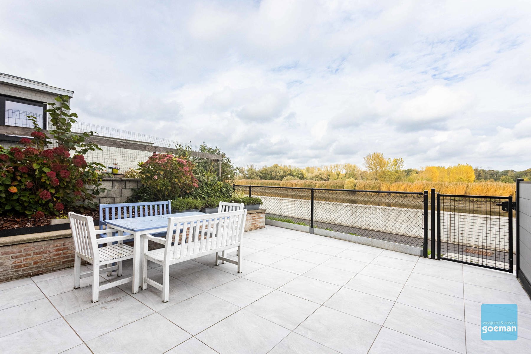 Ruim appartement met autostpl, ruim terras en scheldezicht  - foto 2