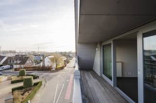 In Generaal Deprezstraat 188 in Harelbeke, we find this 2-bedroom apartment for sale, in an easily accessible location near shops, schools,...