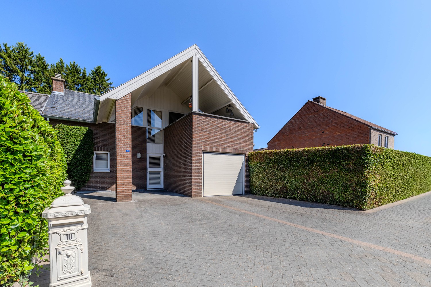 Charmante woning met 3 slaapkamers, terras en inpandige garage in het gezellige Rekem - foto 2