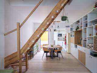 <strong>Aangename en instapklare woning met drie slaapkamers, gelegen op wandel- en fietsafstand van het historische centrum van Gent.</strong><br /><br />De woning maakt deel uit van de buurt Rabot-Blaisantvest en bevindt zich op een boogscheut van onder meer het nieuwe Tondelierpark en het historische centrum van Gent. De eigendom werd in 2019 zorgvuldig gerenoveerd.<br /><br />Op het gelijkvloers bevindt zich een lichtrijke leefruimte met zit- en eetgedeelte, die toegang biedt tot het terras. Aansluitend vindt u de volledig ingerichte keuken.<br /><br />Op de eerste verdieping bevinden zich de eerste slaapkamer, een volledig ingerichte badkamer en een apart toilet op de nachthal. In de badkamer is eveneens aansluiting voorzien voor een wasmachine en droogkast.<br /><br />De bovenste verdieping omvat de twee overige volwaardige slaapkamers.<br /><br /><strong>Ideaal als starterswoning, voor ouders van studerende kinderen of als interessante investering.</strong>