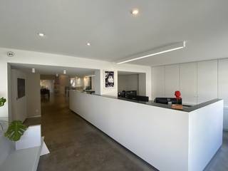 Polyvalent bedrijfsgebouw te koop (wegens verhuis) te Roeselare bestaande uit een magazijn/opslagplaats en bijhorende showroom met kantoren...
