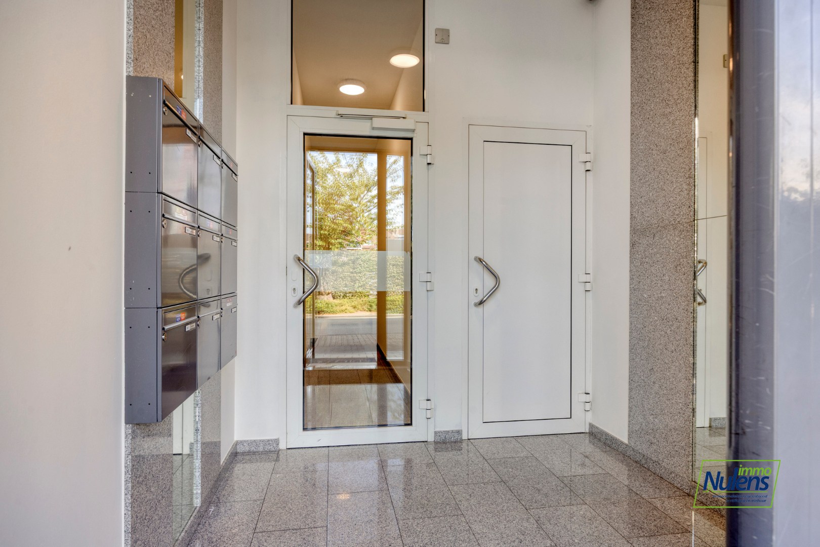 PRACHTIG APPARTEMENT van 105 M² met 2 SLAAPKAMERS, 2 TERRASSEN EN AUTOSTANDPLAATS IN HARTJE LANAKEN! - foto 4