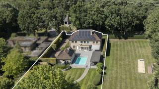 Recente, lichtrijke klassevilla op één van de mooiste locaties te Mol, nabij Postel en de Nederlandse grens. Het riante landhuis bevindt zich op...