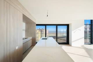 Prachtige duplex gelegen op de 6e en 7e verdieping van het prestigieuze en architecturaal hoogstaande nieuwbouwproject ‘Heldentoren’, centraal...