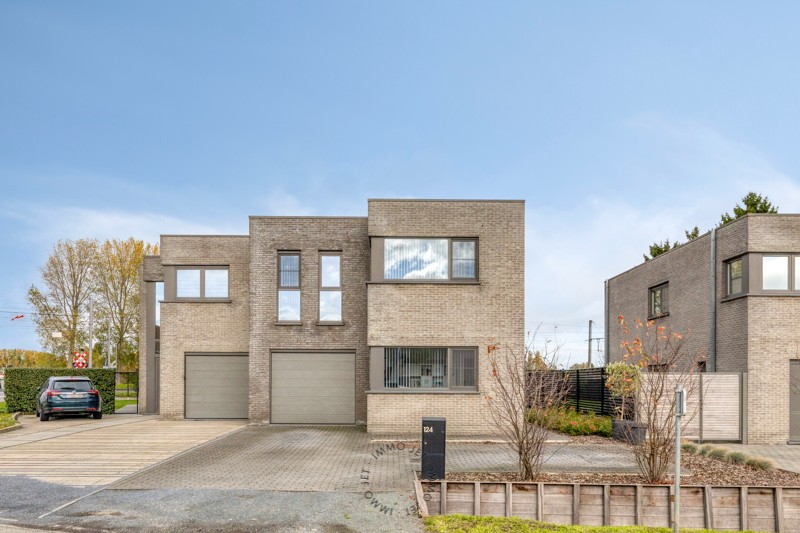 Moderne halfopen woning met 4 slaapkamers en zonnepanelen in Nieuwkerken-Waas - foto 1