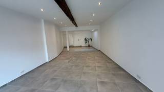 Welkom in Aarschot! Deze recent gerenoveerde woning vindt u in het centrum, vlakbij het gemeentehuis, winkels, scholen en openbaar vervoer...