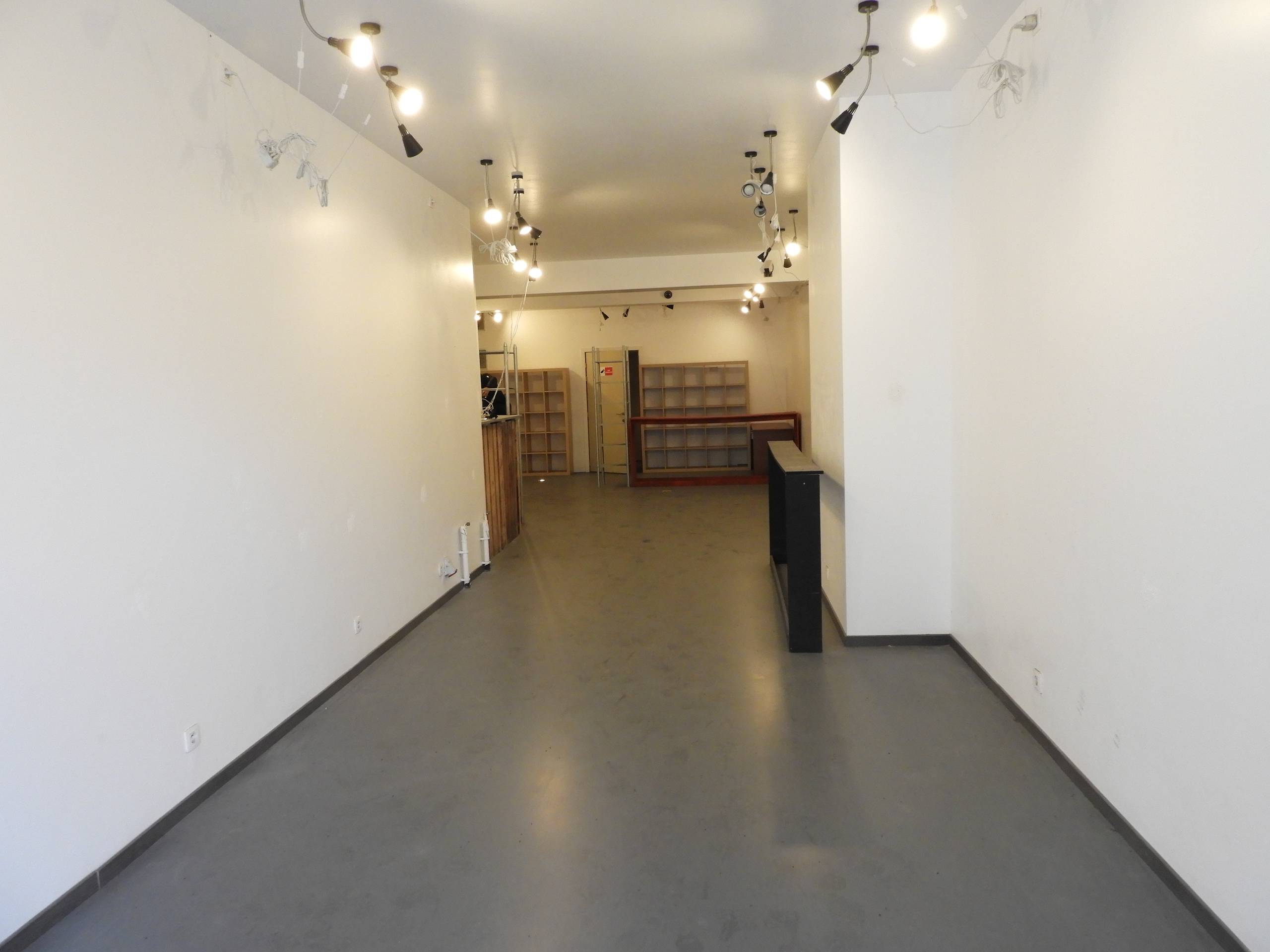 Ruime handelszaak in het centrum van De Panne ! - foto 4