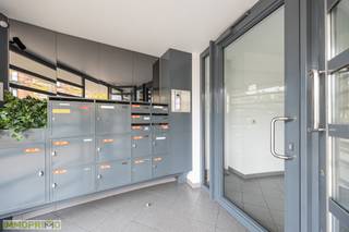 Zeer ruim 1 slaapkamer appartement in hartje MortselIn hartje Mortsel kan je op de eerste verdieping van een klein gebouw dit ruim...