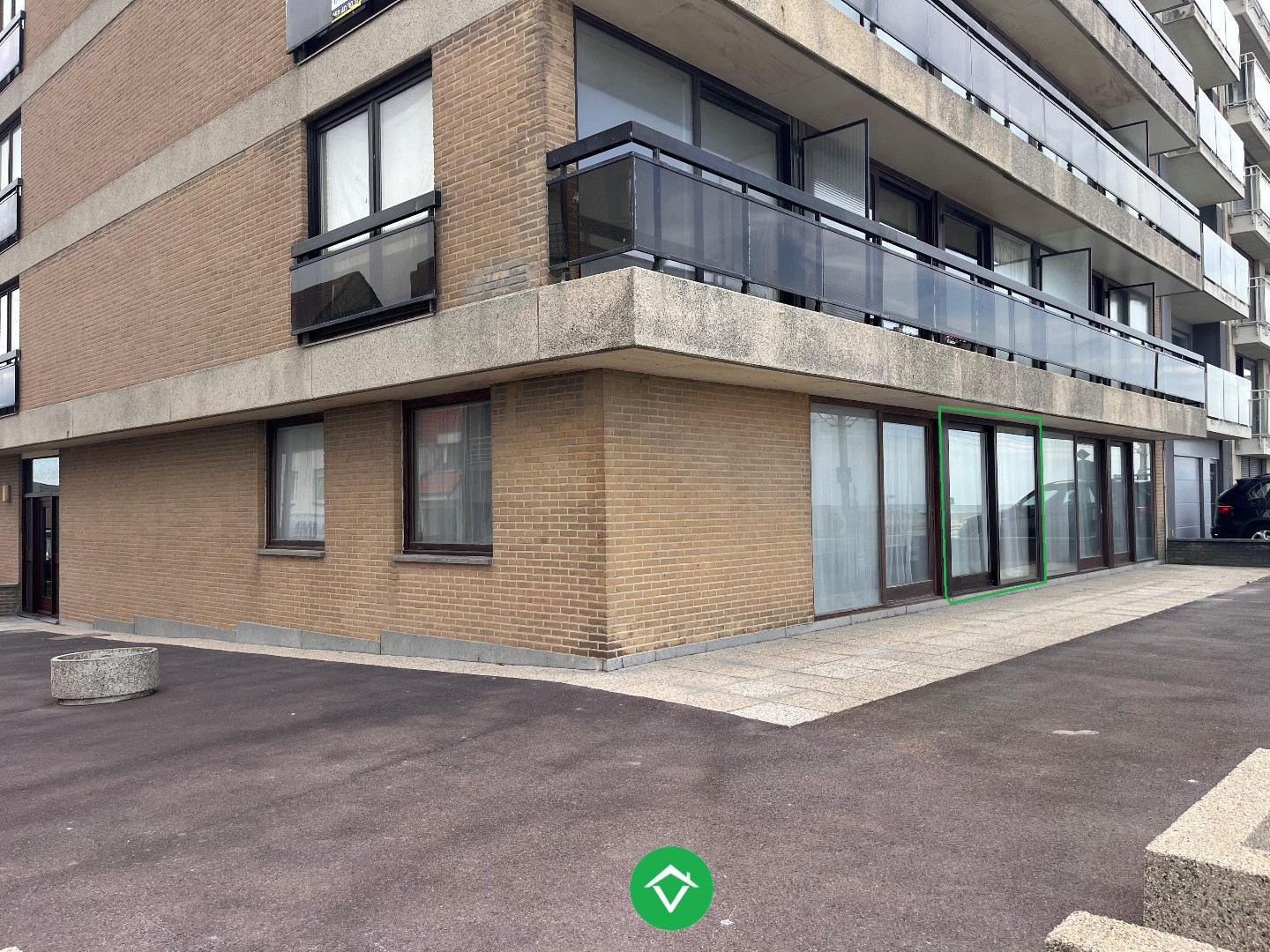 Vernieuwde gelijkvloersstudio met frontaal zeezicht, aan de dijk van Raversijde - foto 3