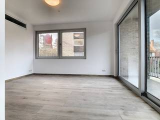 De snelste manier om een bezoek te brengen aan deze studio? Vraag je bezoek aan via de rode knop op onze website (www.dewaele.com) en je...