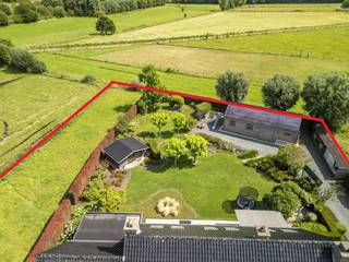 Statige open bebouwing met bijgebouw op groot perceel, volledig gelegen in woongebied!Deze karaktervolle woning, gebouwd in 1986 en gerenoveerd...