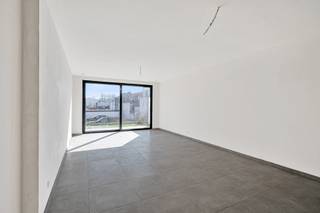 Residentie "Jacqueline" is een tijdloos nieuwbouwproject met 8 appartementen. Energiezuinig, goed gelegen en op wandelafstand van het centrum van Geraardsbergen zijn enkele kenmerken van deze residentie. Op het gelijkvloers hebben we twee één slaapkamer appartement alle andere appartementen hebben twee slaapkamers. Alle entiteiten beschikken over zongerichte terrassen en zijn voorzien van de beste materialen zoals zonnepanelen per appartement en een warmtepomp.<br /><br />PRIJZEN VANAF €265.000,00! Voor alle info of plannen bel 055 35 00 45 of mail naar saimen@cornelis-partners.be<br />Mogelijk om een appartement aan te kopen volledig onder 6% BTW.<br />*Prijs vermeld in de advertentie betreft prijs excl. BTW en kosten.