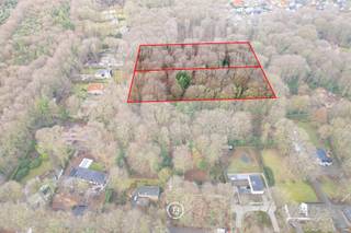 Two building plots located along the Zeeweg in Sint-Andries, offering a combined surface area of 11,304 m². The plots must be acquired together and provide interesting possibilities for buyers willing to undertake the permitting process.<br /><br />A rare opportunity in a sought-after location with clear long-term value potential.