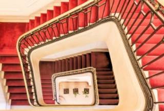 Praktische kantoorruimte te huur gelegen in een prestigieus gebouw tussen Centraal Station en Europese Wijk. De ruimte kan nog volledig ingericht worden naar wens. Zeer veel lichtinval. Het pand is zeer makkelijk bereikbaar met het openbaar vervoer en de wagen. Een ideale opportuniteit voor bedrijven op zoek naar comfortabele kantoren aan interessante voorwaarden.<br /><br />Oppervlakte: 2193 m².<br />Opslagruimte beschikbaar.<br />Excl. kosten en belastingen.