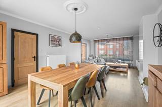 Op fietsafstand van het centrum van Lokeren, maar toch rustig gelegen net buiten de stadsrand, bevindt zich deze charmante halfopen bebouwing in...