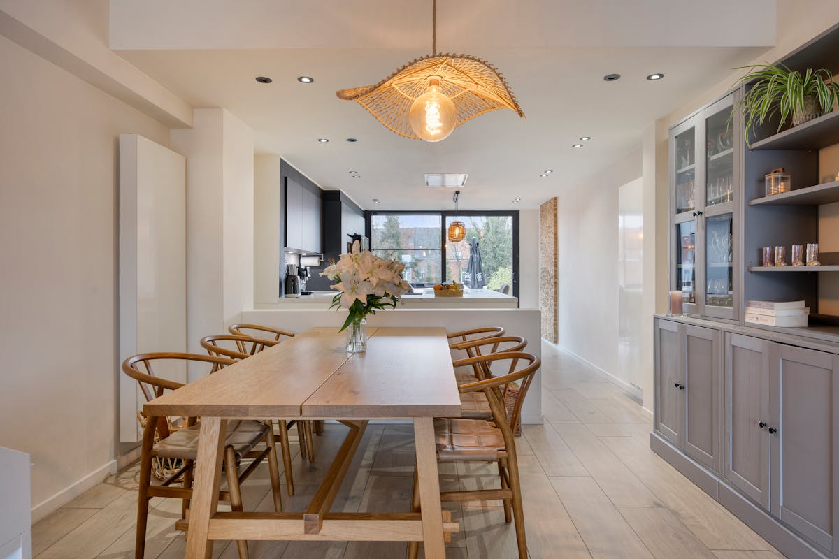 Stijlvol en praktisch gerenoveerd huis met garageopties - foto 5