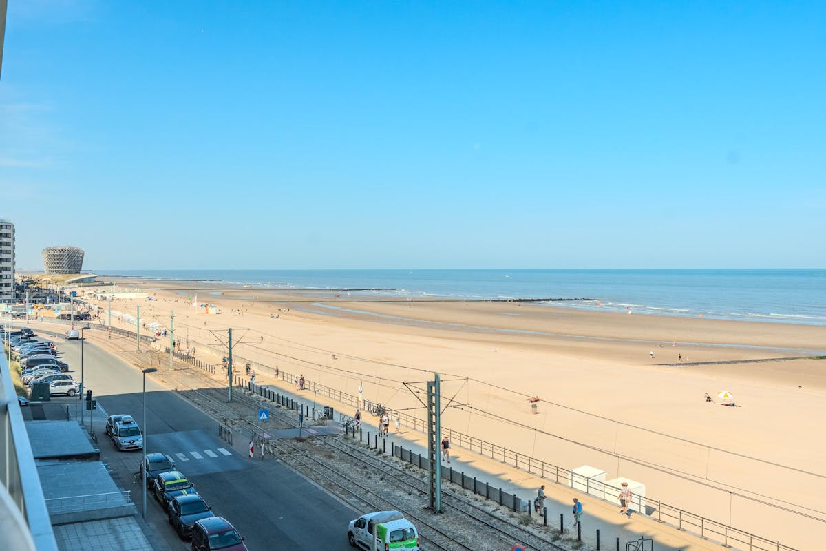 Spacious 2 bedroom apartment with frontal sea view - photo 4