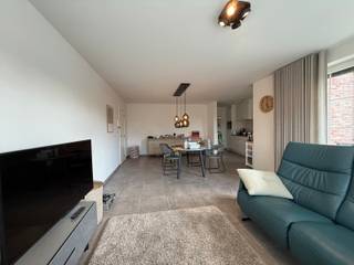 Dit appartement bevindt zich op de eerste verdieping en is bereikbaar via de lift of trap. Het is ideaal gelegen op een boogscheut van het centrum...
