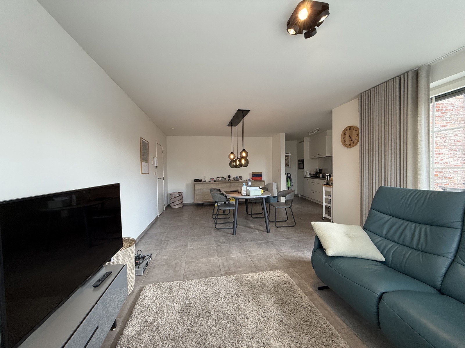 Ruim appartement met zonnig terras en 2 autostaanplaatsen in Mol - foto 3