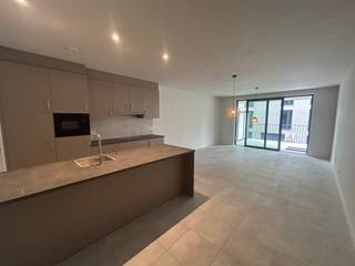 <p>Nieuwbouwappartement met 2 slaapkamers te huur in Pelt:</p><ul><li><strong>Indeling</strong>: inkomhal, woonkamer met open keuken, terras (12m²), berging, nachthal, 2 slaapkamers, badkamer en apart toilet</li><li>Ondergrondse autostaanplaats</li><li>Kelderberging</li><li>Zonnepanelen</li><li>Residentie 'Fantasia'</li><li>Zeer energiezuinig EPC: A</li><li>Warmtepomp</li><li>Gemeenschappelijke kosten inbegrepen in de huurprijs</li><li>Beschikbaar vanaf 01/08/2026</li></ul>