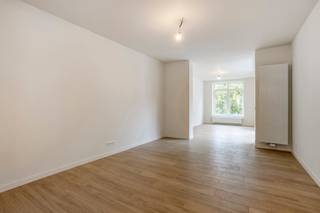 Gelegen in een rustige buurt nabij de Louizalaan, biedt dit prachtige tweeslaapkamerappartement modern wooncomfort met een vleugje luxe. Het...