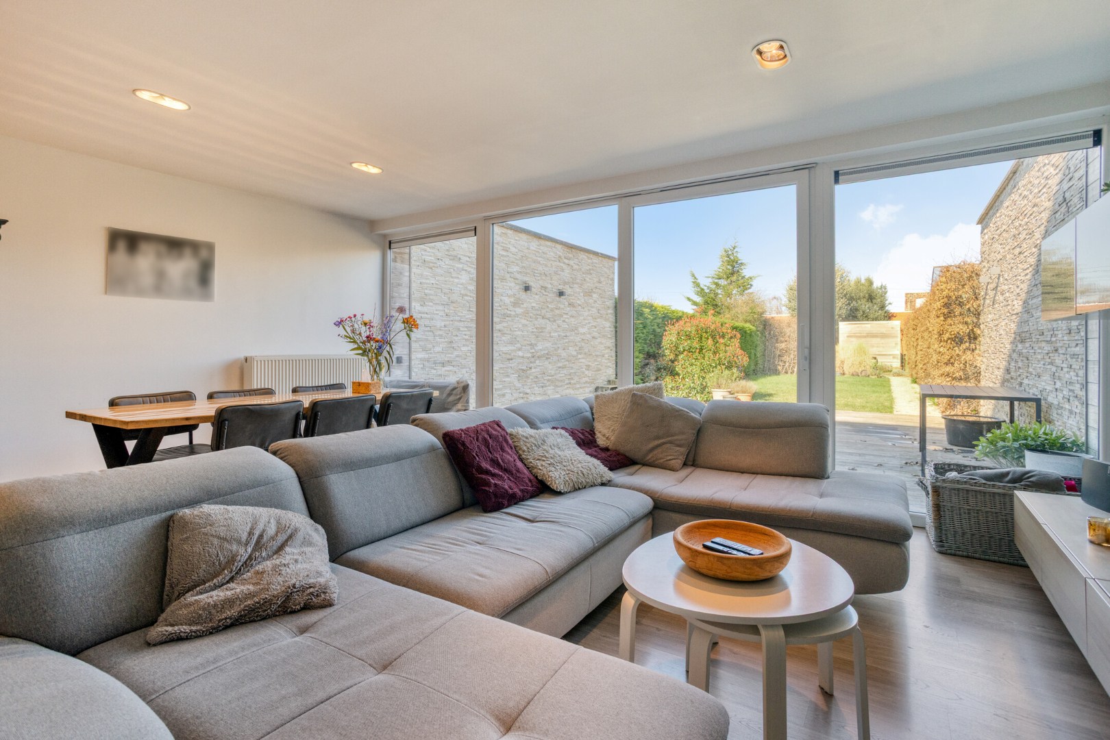 Instapklare woning met 5 slaapkamers garage en tuin! - foto 1
