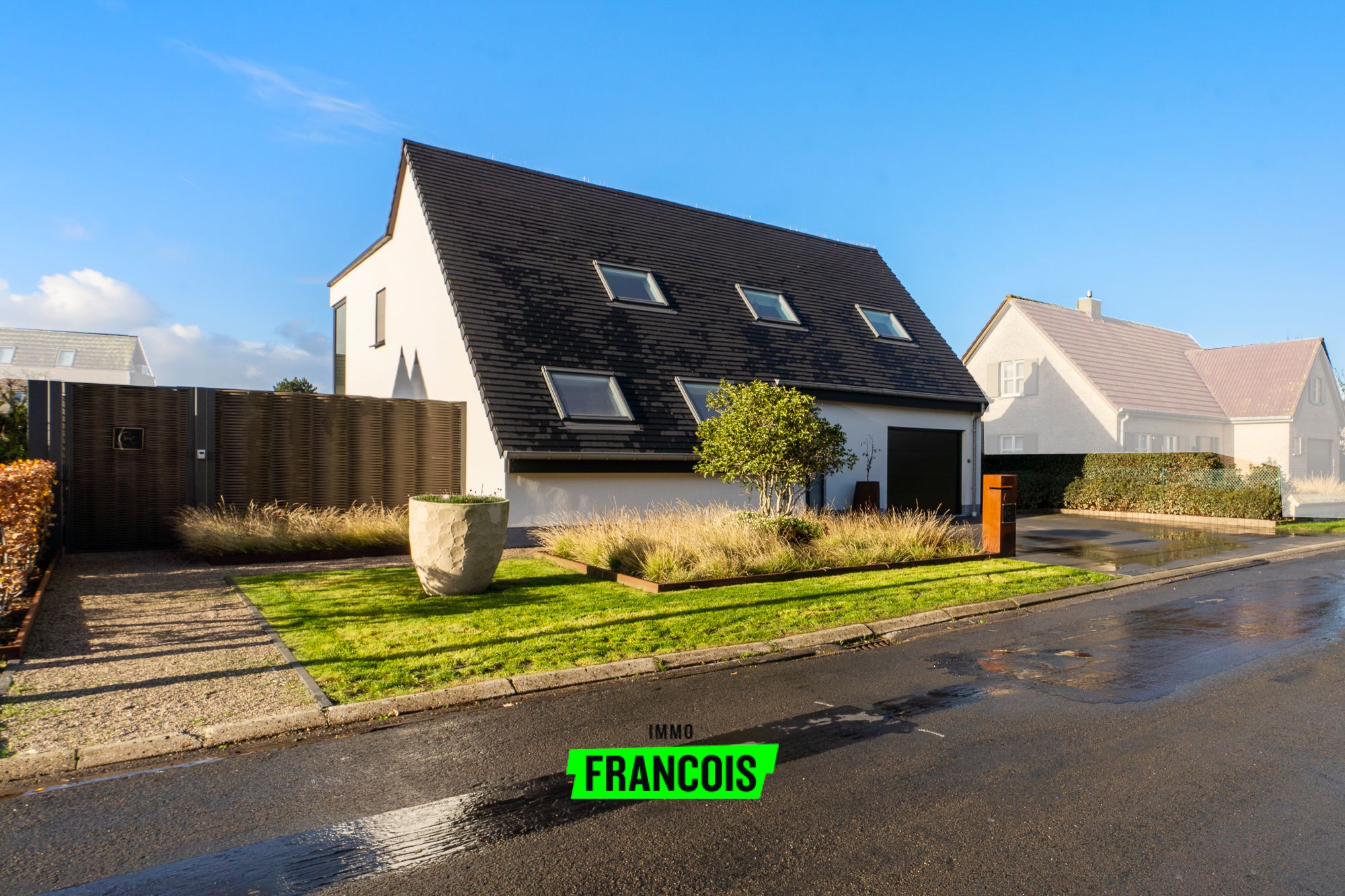 Exclusieve villa met bijhuis op toplocatie vlak bij zee te Bredene – 272 m² bewoonbare oppervlakte - foto 3