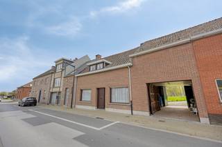 Ben je op zoek naar een renovatieproject met uitzonderlijk veel potentieel op een rustige ligging in Bazel?Deze woning, gelegen in de Hoogstraat,...