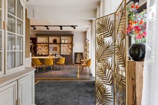 Êtes-vous l'entrepreneur motivé qui peut donner une nouvelle vocation à cet espace commercial bénéficiant d'une excellente visibilité ?...