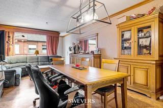 Voor meer info en foto’s, surf naar www.swevers.be – Deze instapklare rijwoning in Scherpenheuvel-Zichem biedt 196 m² woonoppervlakte, verdeeld...