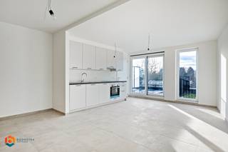 Residentie "DE ZWAAN", een kleinschalig gebouw bestaande uit 4 appartementen, bevindt zich op een goede locatie te Westerlo in de nabijheid van winkels, scholen en het openbaar vervoer. Dit energiezuinige project geniet verder van een prachtige architectuur en is voorzien van een warmtepomp, vloerverwarming, ventilatiesysteem, volledig ingerichte keuken, badkamer, ... Contacteer ons voor alle informatie op 0474/78 07 73.<br /><br />Dit appartement bevindt zich op de eerste verdieping van het gebouw. De ruime leefruimte zal van veel lichtinval genieten door de grote raampartijen. Hier kunt u een gezellige zithoek en aparte eetplaats inrichten. De open keuken is mooi geïntegreerd in het geheel en voorzien van kwalitatieve toestellen. Verder beschikt u nog over een aparte berging, grenzend aan de keuken. De nachthal geeft ons toegang tot een apart toilet, slaapkamer en de volledig ingerichte badkamer. Op het leuke terras kunt u steeds in alle rust en privacy genieten van het mooie weer. U dient ook een ondergrondse staanplaats en kelderberging bij aan te kopen.<br /><br />Dit is een uitstekende opportuniteit als u op zoek bent naar een kwalitatief nieuwbouwappartement (BEN) op een centrale locatie. Contacteer ons voor meer informatie op 0479 13 63 69 of via info@boonstravastgoed.be .<br /><br />Bijzonderheden:<br />- Warmtepomp<br />- BEN appartement<br />- Uitstekende locatie