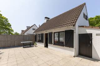 Oostduinkerke: vakantiewoning te koop aan het meer in Sunparks.Droomt u van een eigen stekje aan het water? Deze charmante vakantiewoning met...