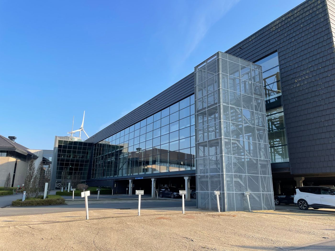 800 m² stijlvolle kantoren te huur vlakbij R8 en E17 - photo 2