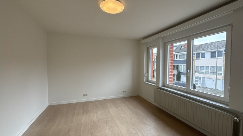 Gerenoveerde 3-slaapkamerwoning met ruim TERRAS te huur in Sint-Michiels Brugge - foto 5