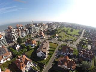 Box de garage dans le parking minigolf au Zoute.Mesures: 2m80x5m50Location sous TVA...