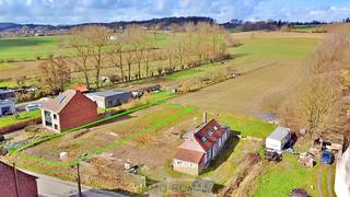 Deze eigendom bevindt zich rustig gelegen met aan de achterzijde een magnifiek uitzicht op de flanken van de Vlaamse Ardennen en het...