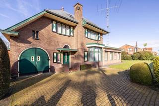 Karaktervolle woning op mooi perceel van 1.086 m² met vrij zicht!Ontdek deze prachtige, statige woning gelegen nabij het centrum van Westmalle. Deze...