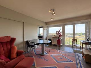 This tastefully decorated apartment is located in a prime location, just behind the sea dike of Heist. Thanks to its south-facing orientation, you can enjoy pleasant natural light and a sunny living space. Ideal as a second home by the sea or as an investment for holiday rentals.<br /><br />The apartment has been practically laid out and fitted with custom-made furniture, making optimal use of every space. In addition, there is surprisingly plenty of storage space available.<br /><br />Layout:<br />- Entrance hall,<br />- Cozy living room with seating area and dining area,<br />- Separate bedroom with custom-made bed and built-in wardrobes,<br />- Fully equipped kitchen with all comforts, including a dishwasher,<br />- Bathroom with shower, sink, and toilet,<br /><br />The furniture can be taken over for an additional cost.<br /><br />A ready-to-move-in apartment in a magnificent location, just a few steps from the sea and beach - perfect for those looking for a carefree stay on the coast.