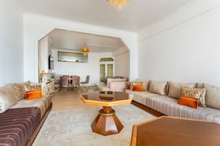 Op een zeer praktische locatie in de Residentie Van Ryswyck, een prachtig art deco gebouw met royale inkom in marmer, bevindt zich op de...