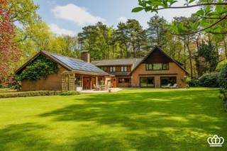 Van harte welkom om deze prachtige villa te bezoeken op zaterdag 28 maart tussen 12u en 14u! Zeer royale en uniek ontworpen villa, ideaal voor...