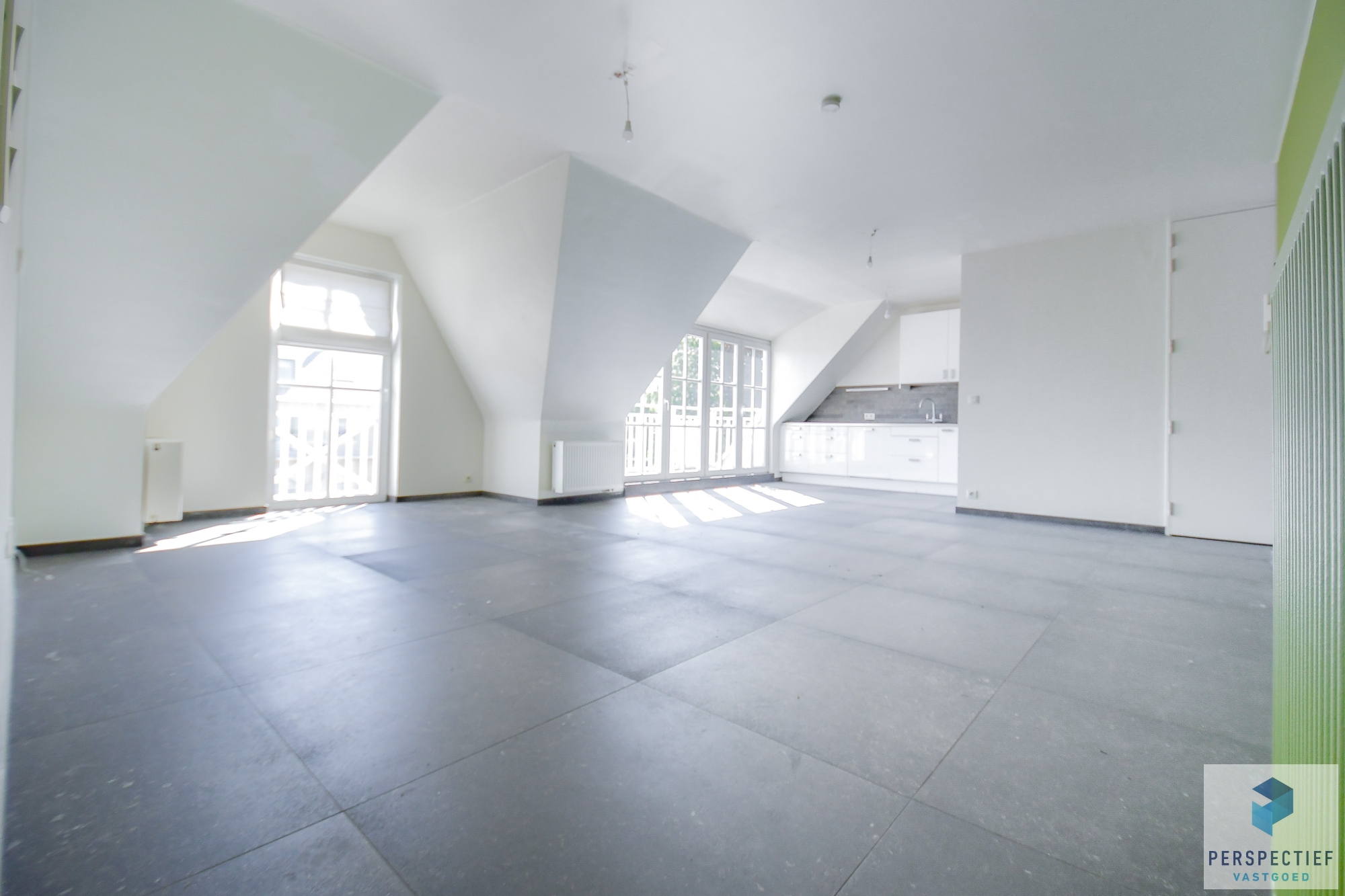Ruim en modern woonappartement (bouwjaar 2020) met 2 slaapkamers en terras. - foto 4