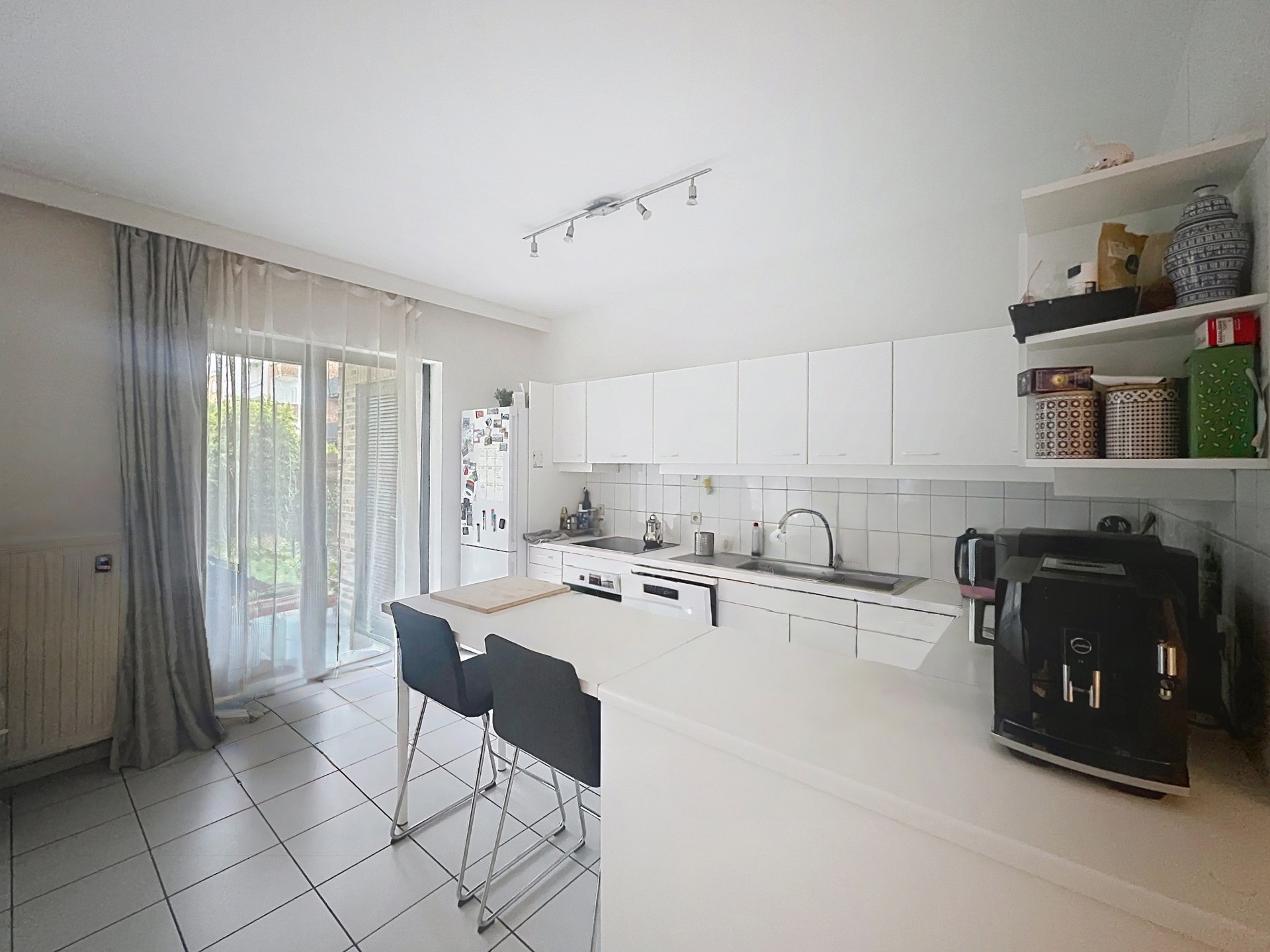 TE KOOP – Gelijkvloers appartement met tuin en garage - foto 4