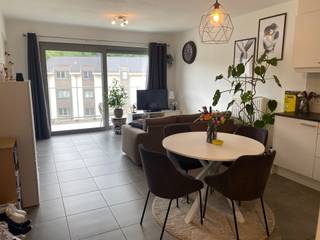 LUMINEUS, ENERGIEZUINIG EN ROLSTOELVRIENDELIJK APPARTEMENT MET 1 SLAAPKAMER, TERRAS 8M² EN ONDERGRONDSE AUTOSTAANPLAATS2de verdieping met lift -...